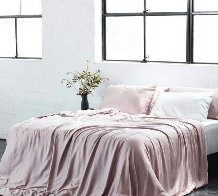 Tạo điểm nhấn cho phòng ngủ với bộ chăn ga Tencel màu hồng